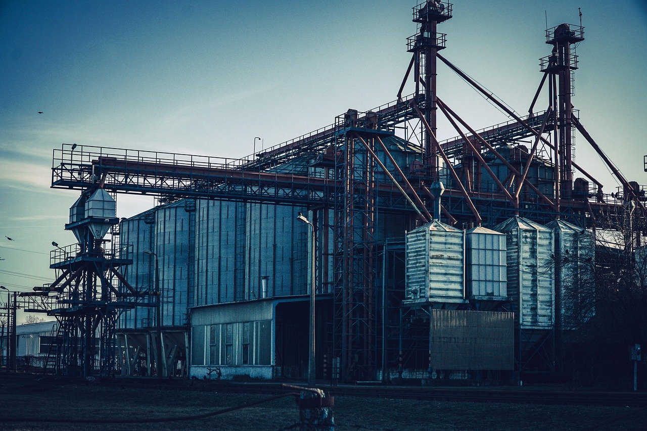 Industrial facility - Photo by SKECCIO on Pixabay